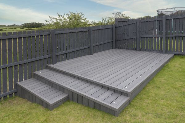 Cost of Vinyl Deck Construction in Long Beach
